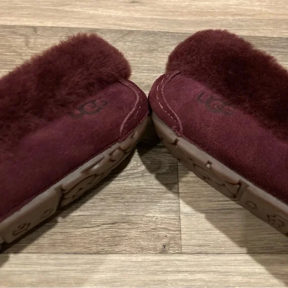 🆕 UGG Dakota Spill Seam Slippers NWOT - Picture 4 of 8